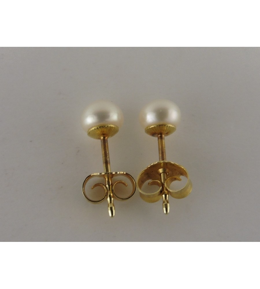 Gouden oorknopjes met parel