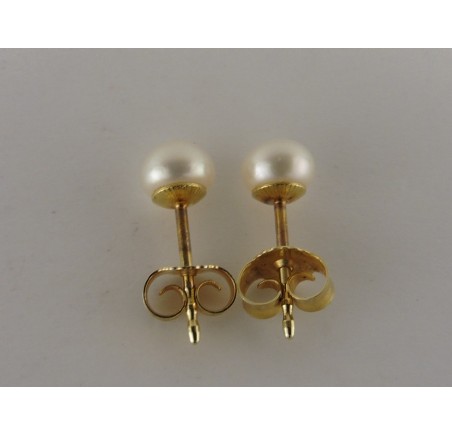 Gouden oorknopjes met parel