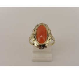 Gouden damesring met bloedkoraal