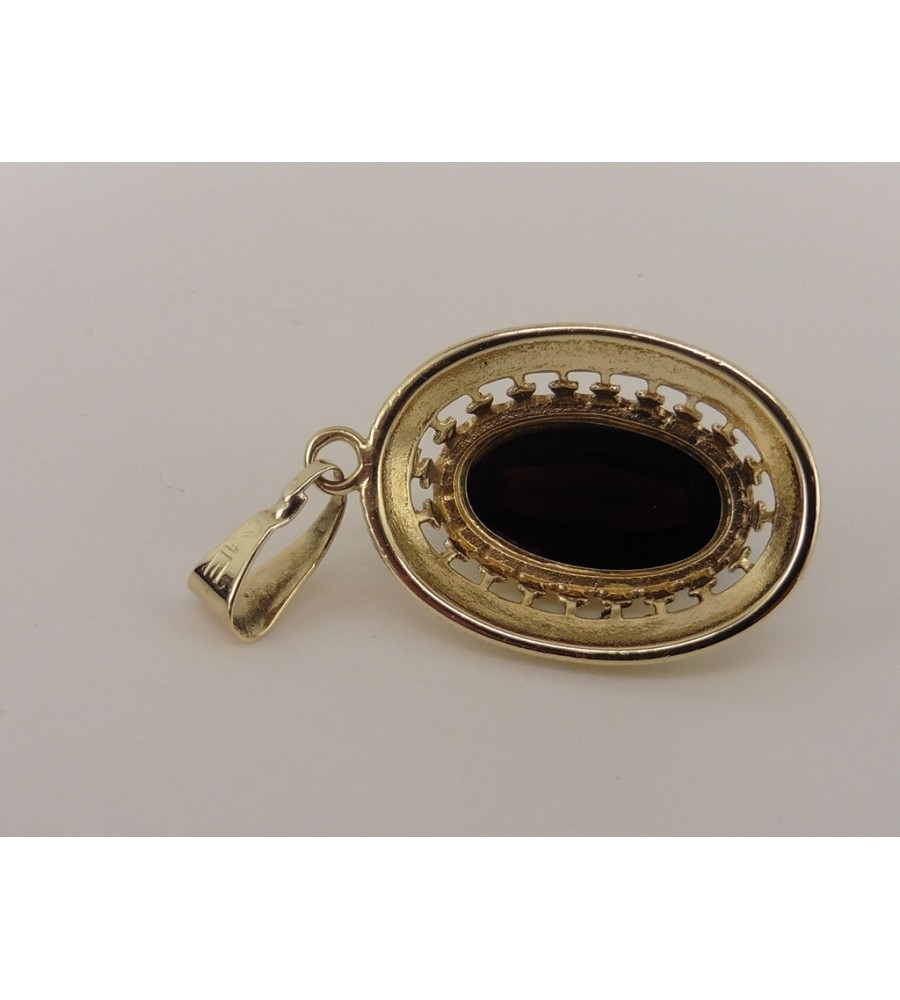 Gouden hanger met granaat