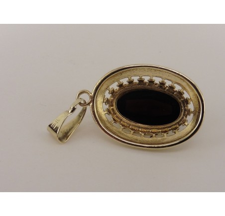 Gouden hanger met granaat