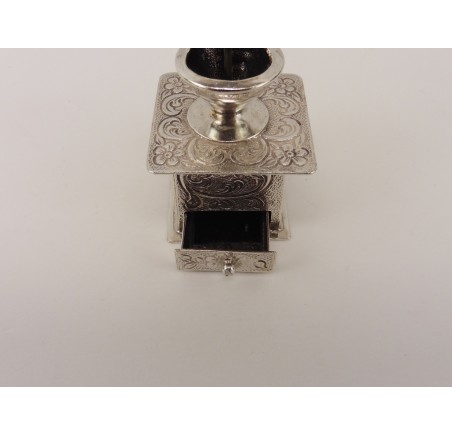 Zilveren miniatuur Koffiemolen