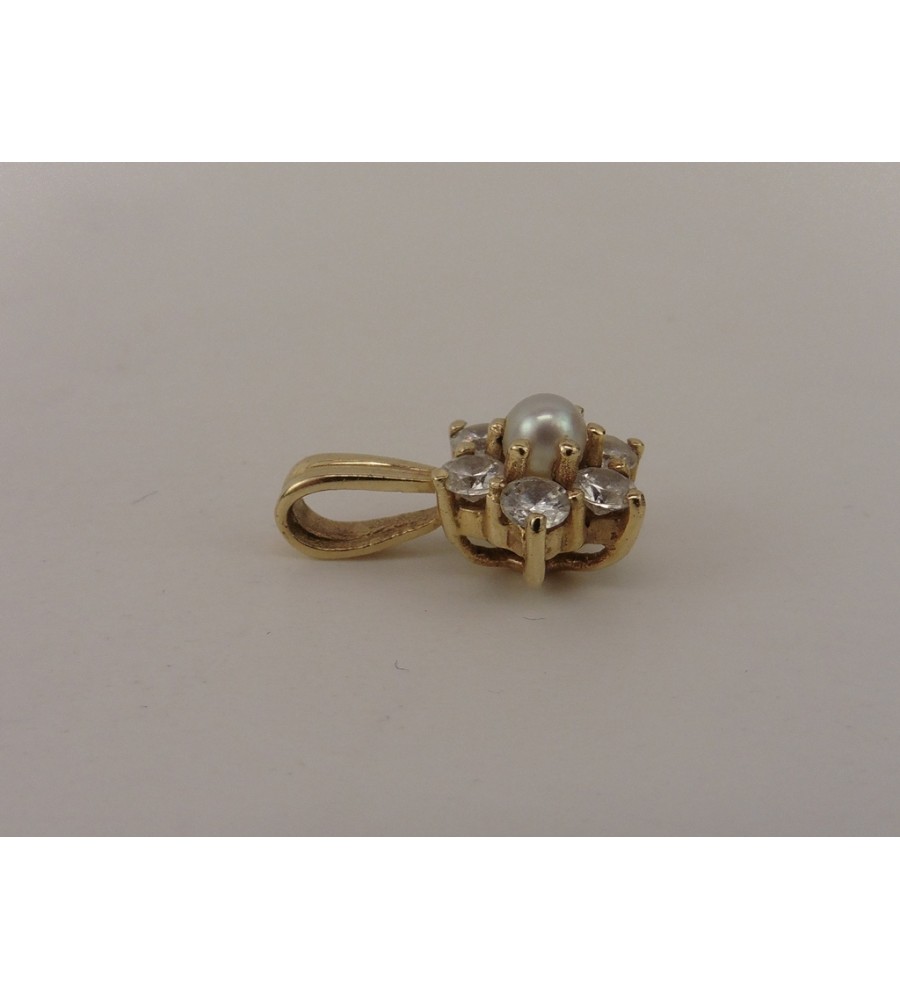 Gouden hanger met zirkonia en parel