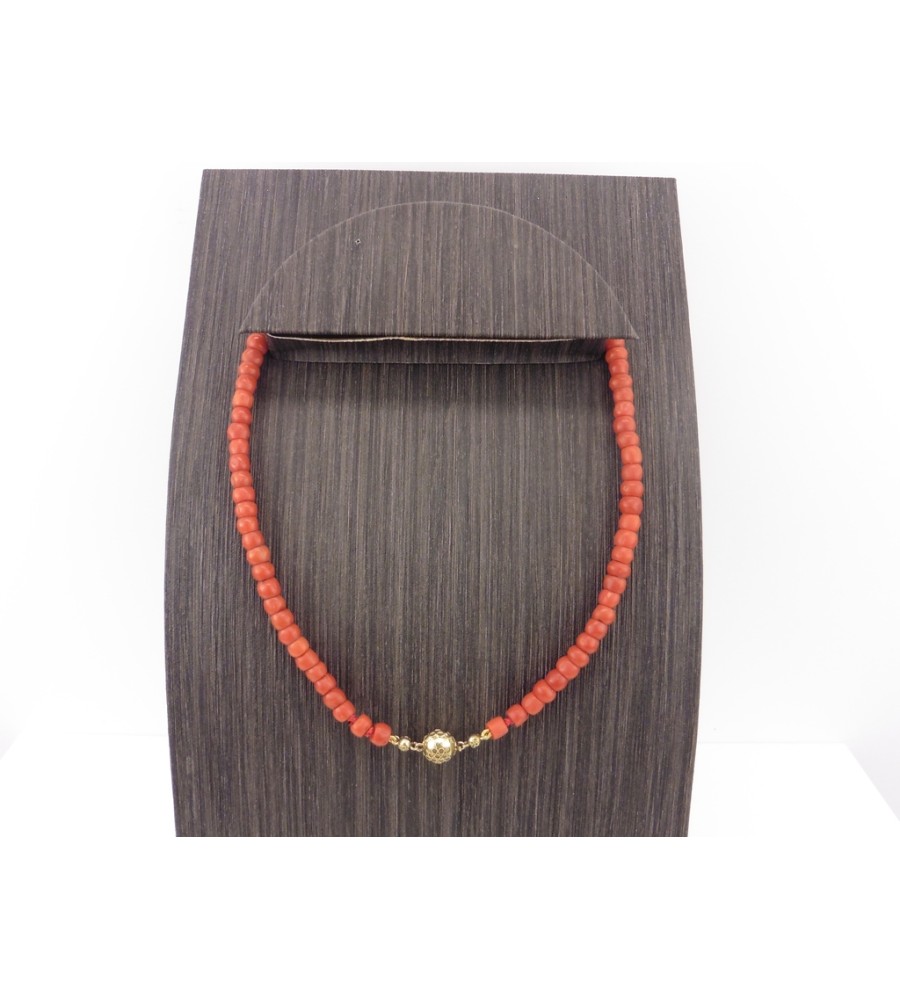 Bloedkoralen collier met gouden slot