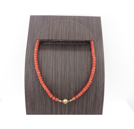 Bloedkoralen collier met gouden slot