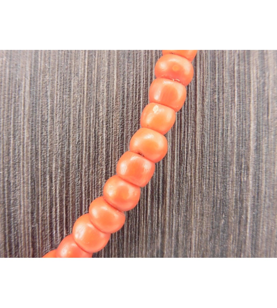 Bloedkoralen collier met gouden slot