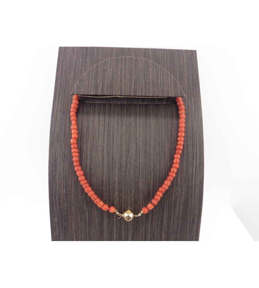 Bloedkoralen collier met gouden slot