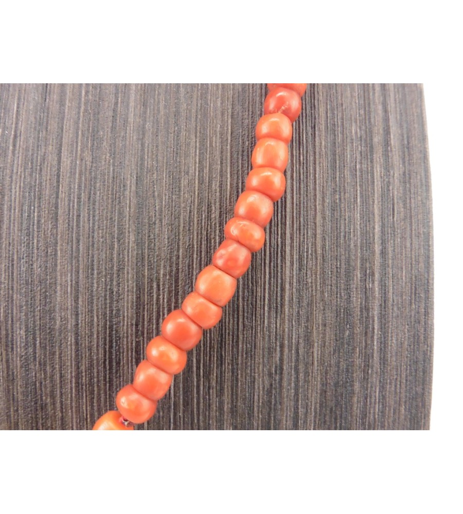 Bloedkoralen collier met gouden slot