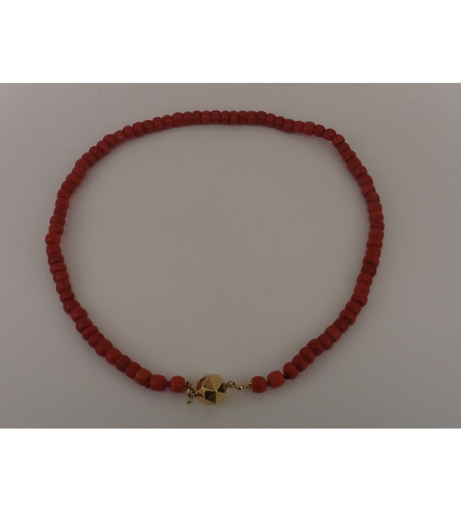 Bloedkoralen collier met gouden slot