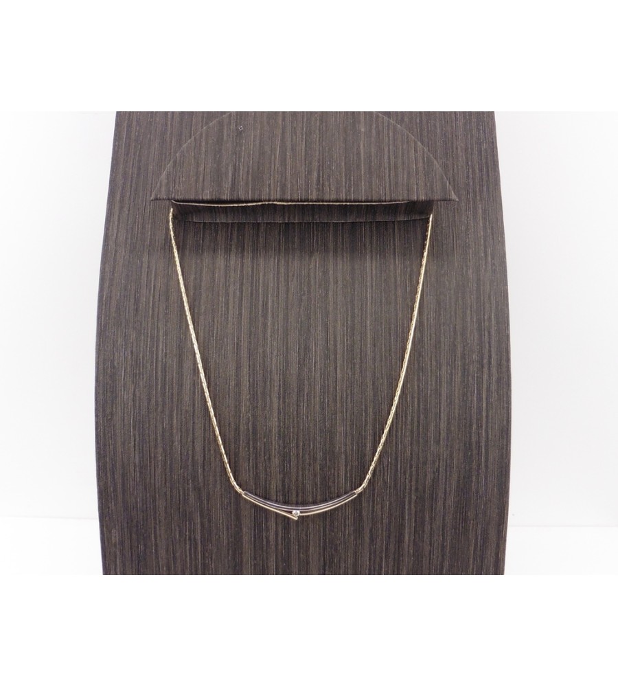 Gouden choker met briljant