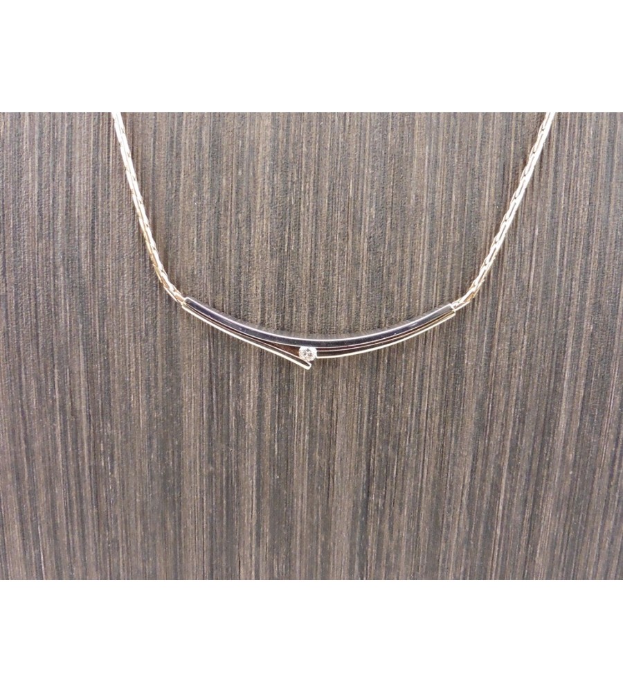 Gouden choker met briljant