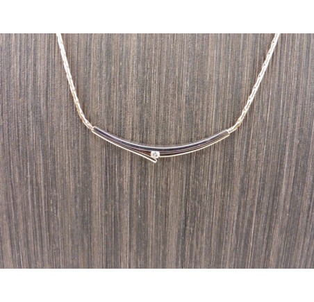Gouden choker met briljant