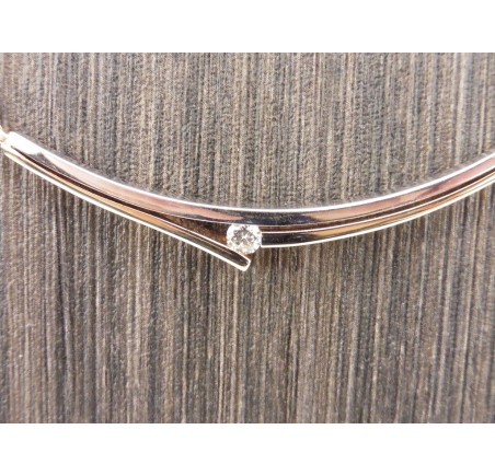 Gouden choker met briljant