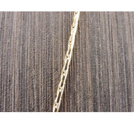 Gouden choker met briljant