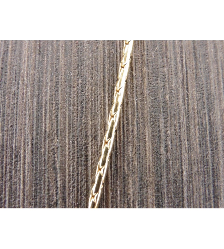 Gouden choker met briljant