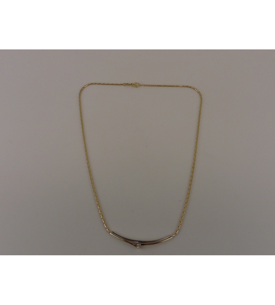 Gouden choker met briljant