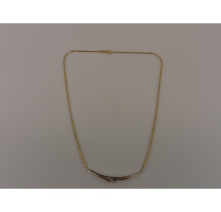 Gouden choker met briljant