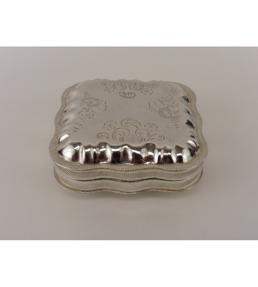 Zilveren pillendoosje