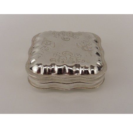 Zilveren pillendoosje