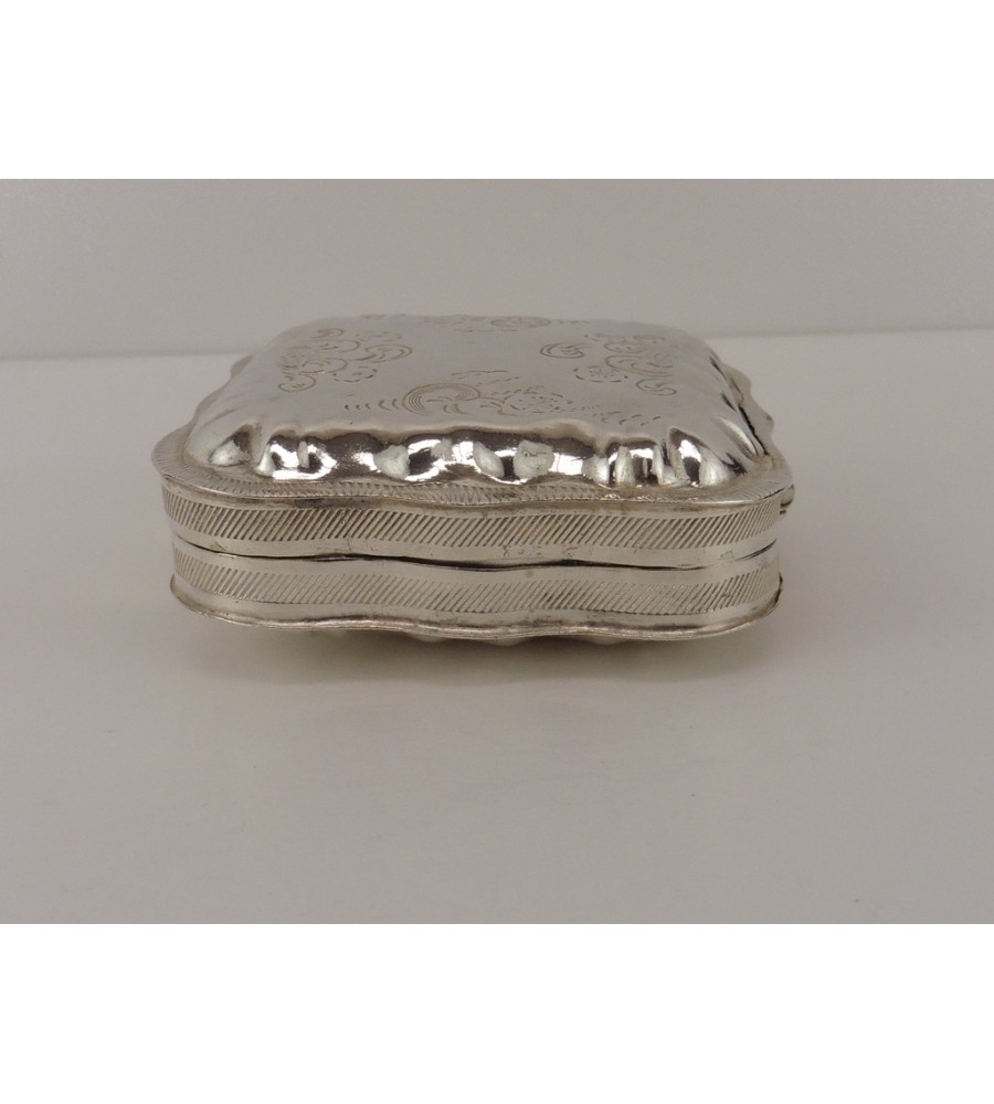 Zilveren pillendoosje