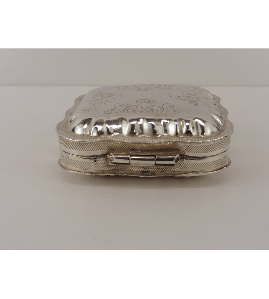 Zilveren pillendoosje