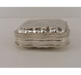 Zilveren pillendoosje