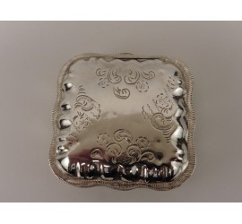 Zilveren pillendoosje