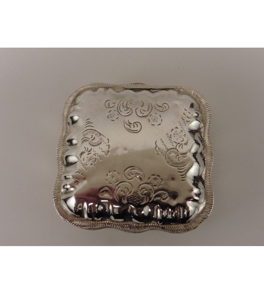 Zilveren pillendoosje