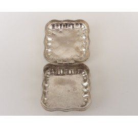 Zilveren pillendoosje