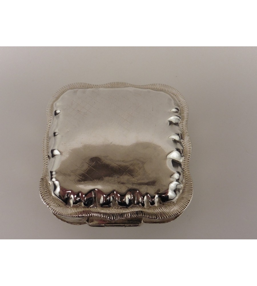 Zilveren pillendoosje