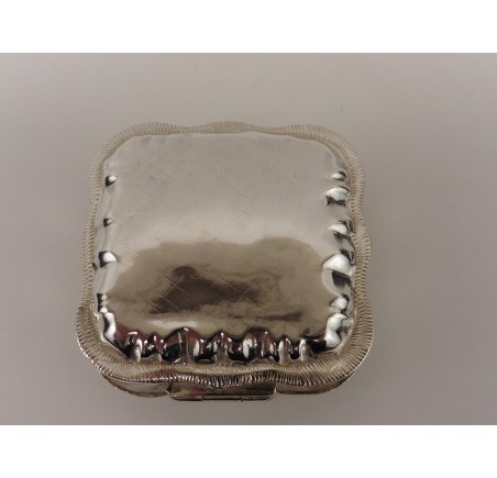 Zilveren pillendoosje