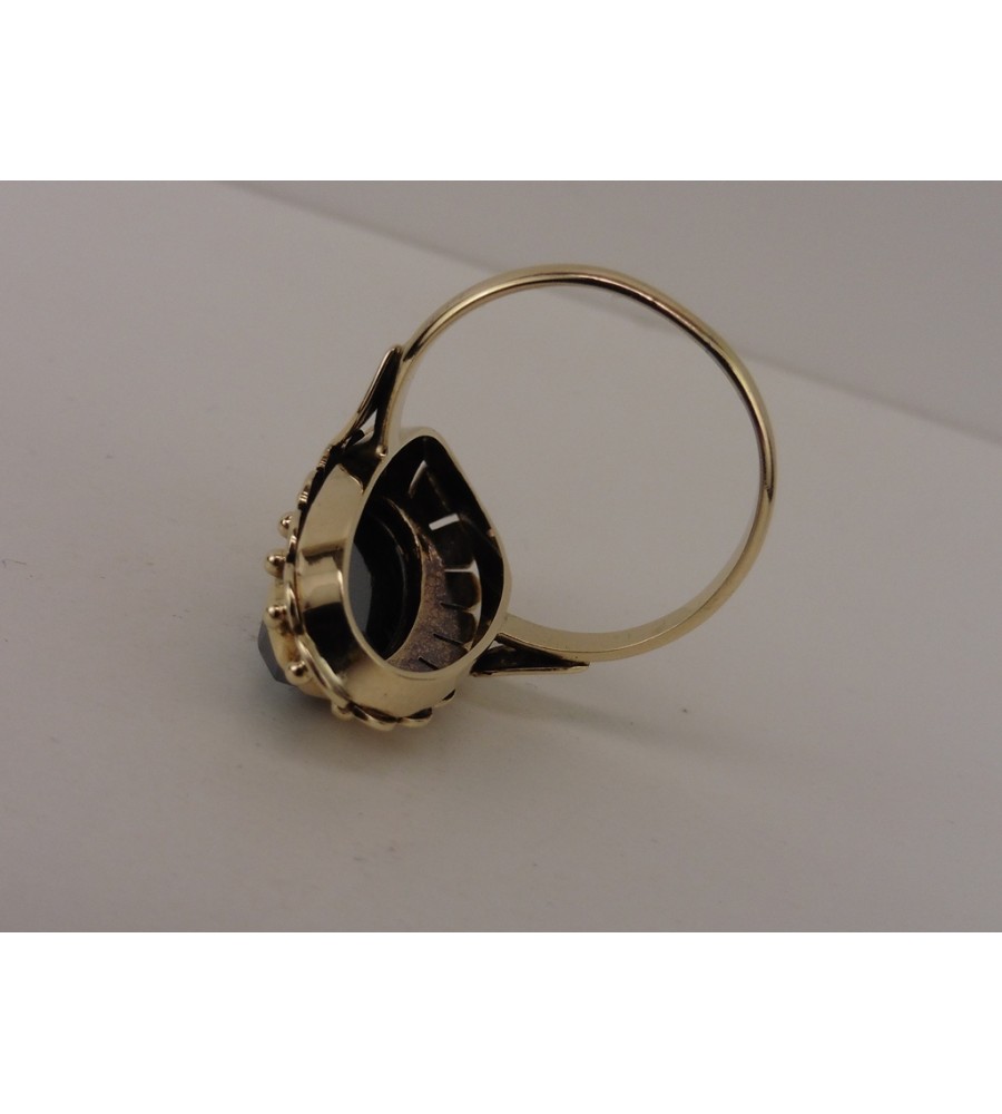 Gouden damesring met hematiet