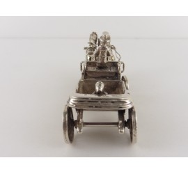 Zilveren miniatuur Koets met 2 paarden Zilveren miniatuur Koets met 2 paarden