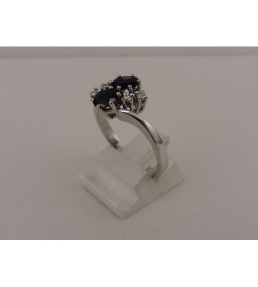 Witgouden damesring met briljant en blauw saffier