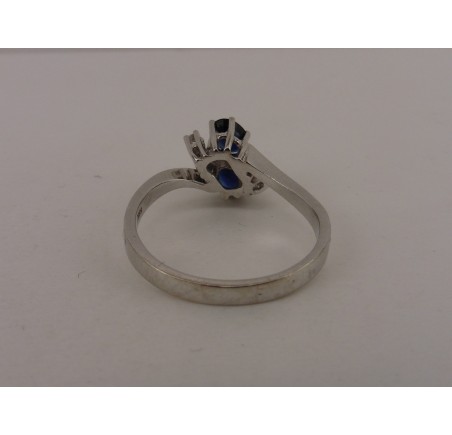 Witgouden damesring met briljant en blauw saffier