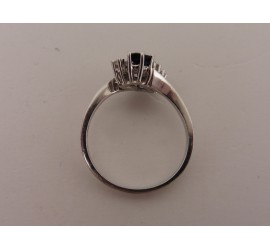 Witgouden damesring met briljant en blauw saffier