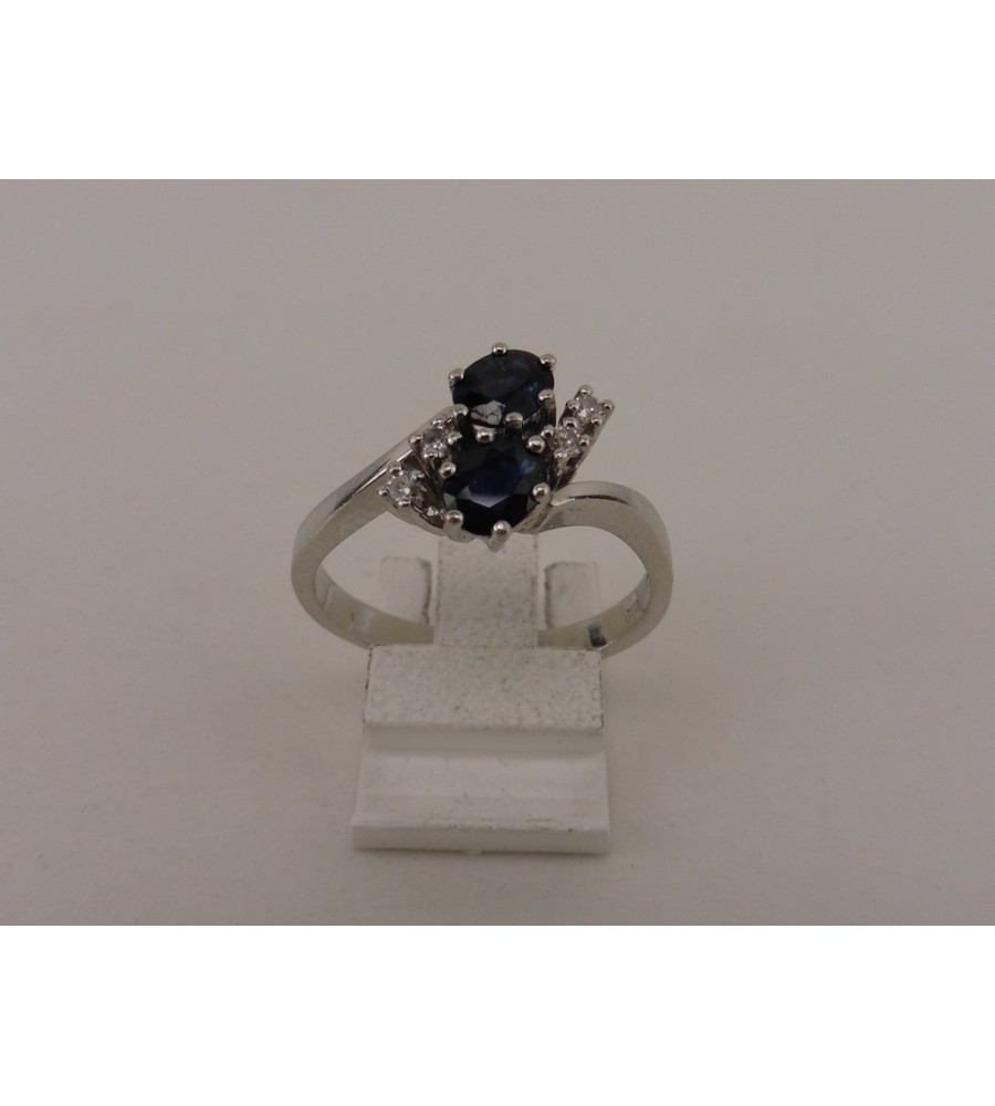 Witgouden damesring met briljant en blauw saffier