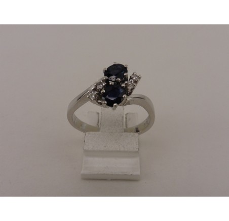 Witgouden damesring met briljant en blauw saffier