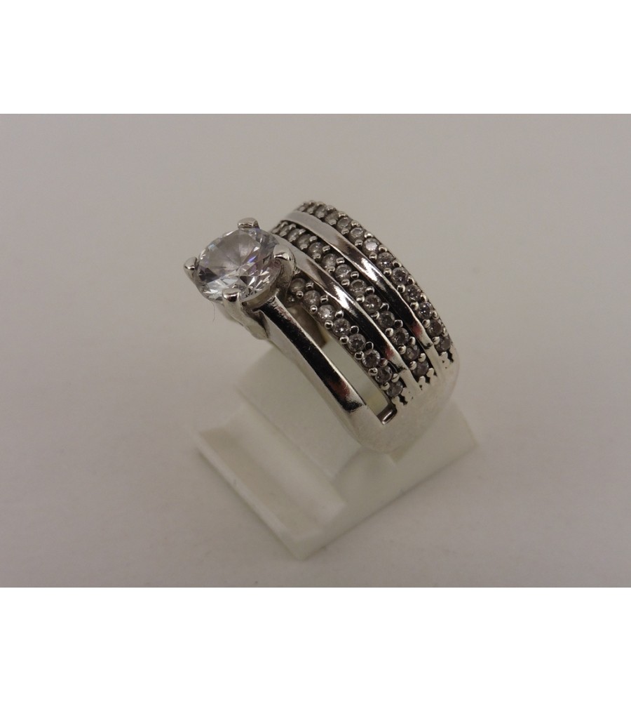 Zilveren damesring met zirkonia