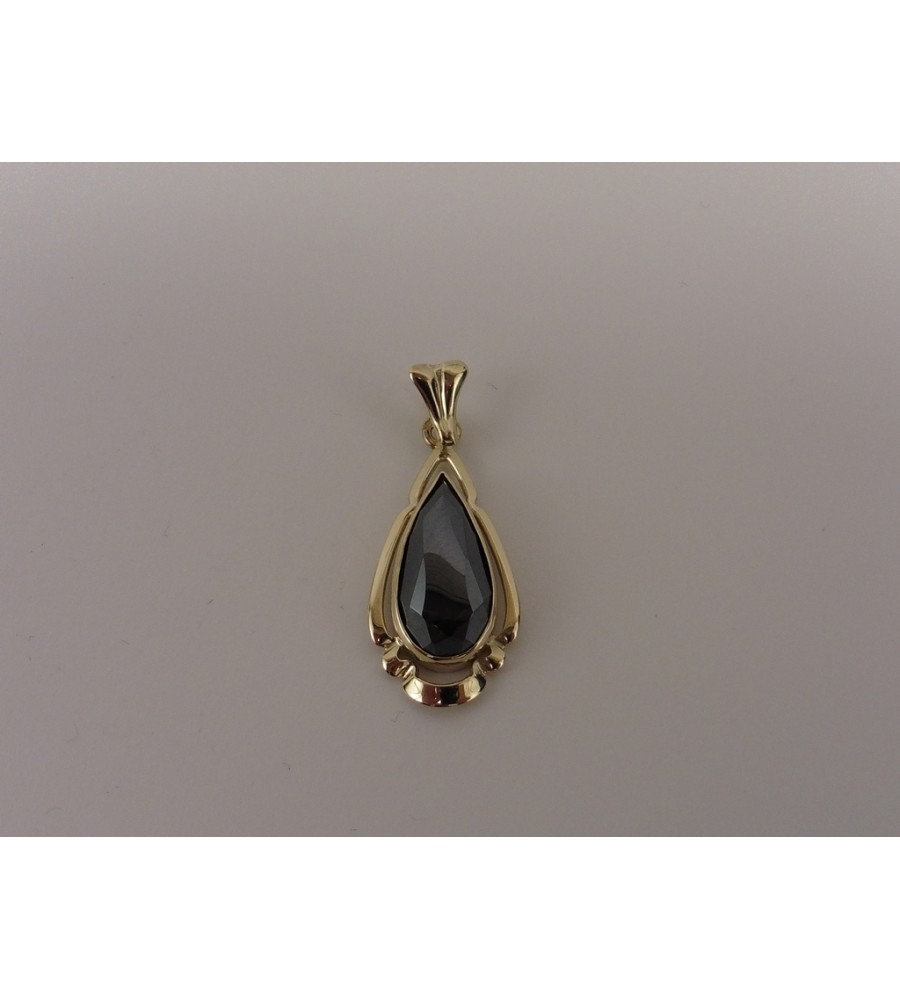 Gouden hanger met hematiet