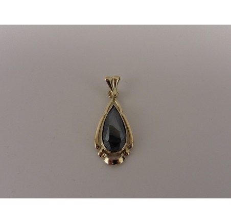 Gouden hanger met hematiet