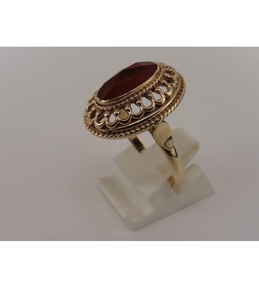 Gouden damesring met carneool