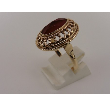 Gouden damesring met carneool