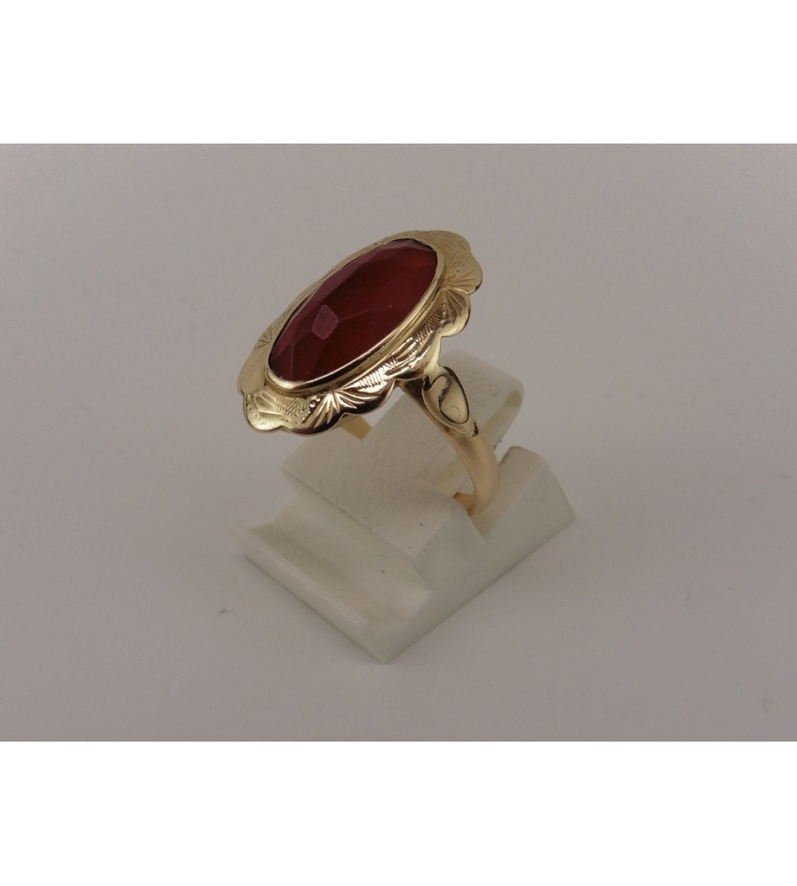 Gouden damesring met carneool