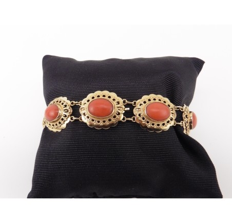 Gouden armband met bloedkoraal