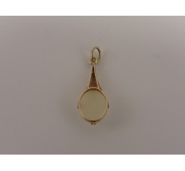 gouden hanger met melkopaal