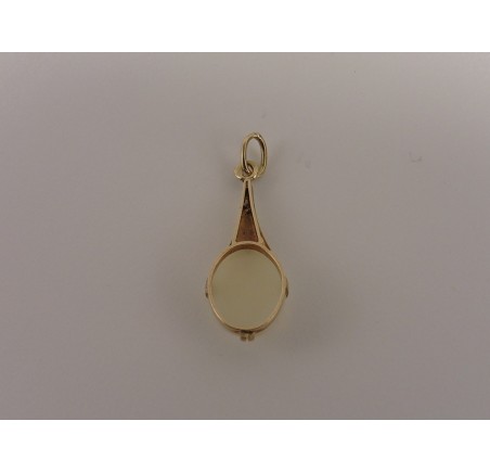 gouden hanger met melkopaal