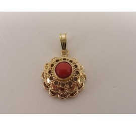 Gouden hanger met bloedkoraal