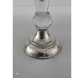Glas met zilveren voet