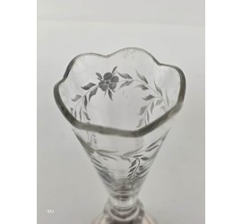 Glas met zilveren voet